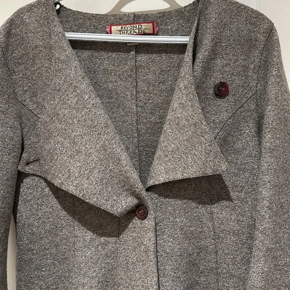 Wool Assymetrical  jacket - Picture 5 of 8